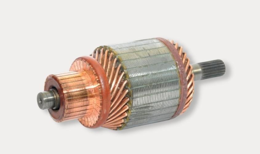 Rotor là cuộn dây quấn phía trên lõi thép