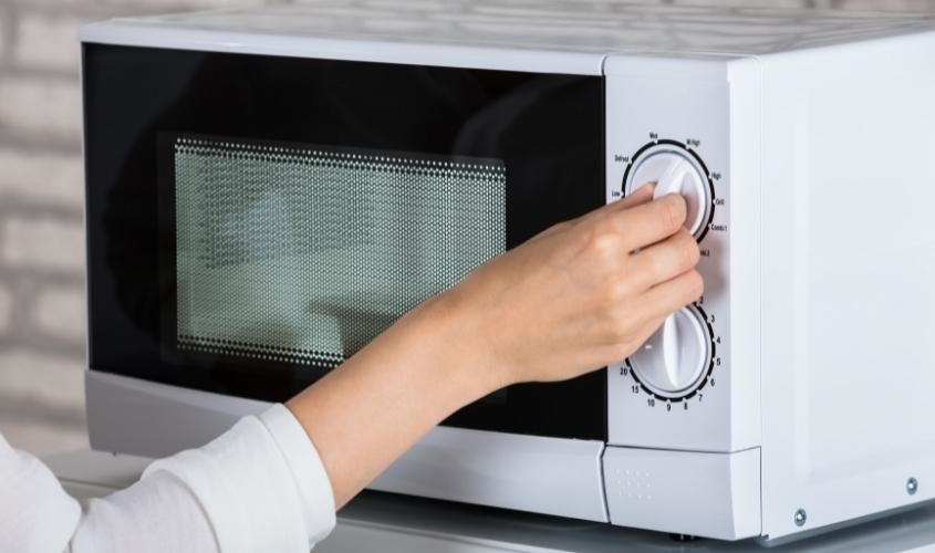 Lò vi sóng gia đình sử dụng động cơ AC