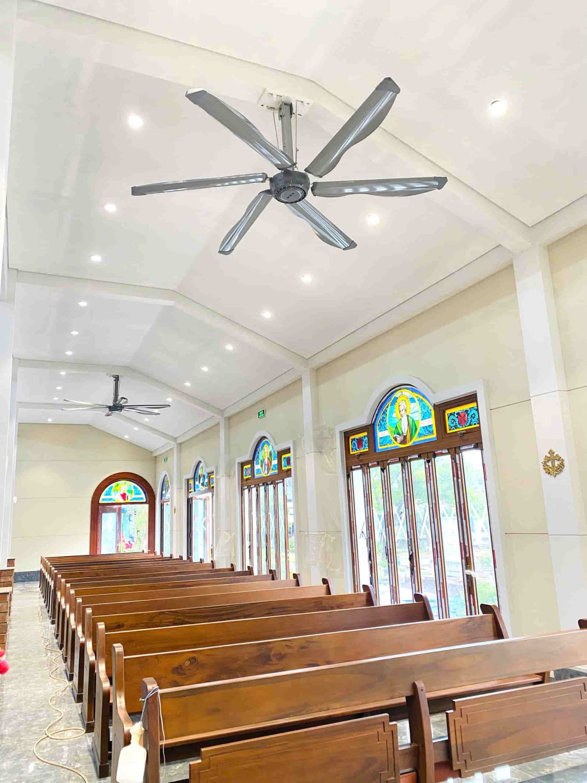 LuxuryFan cung cấp các sản phẩm quạt trần công nghiệp cho nhà thờ giáo xứ