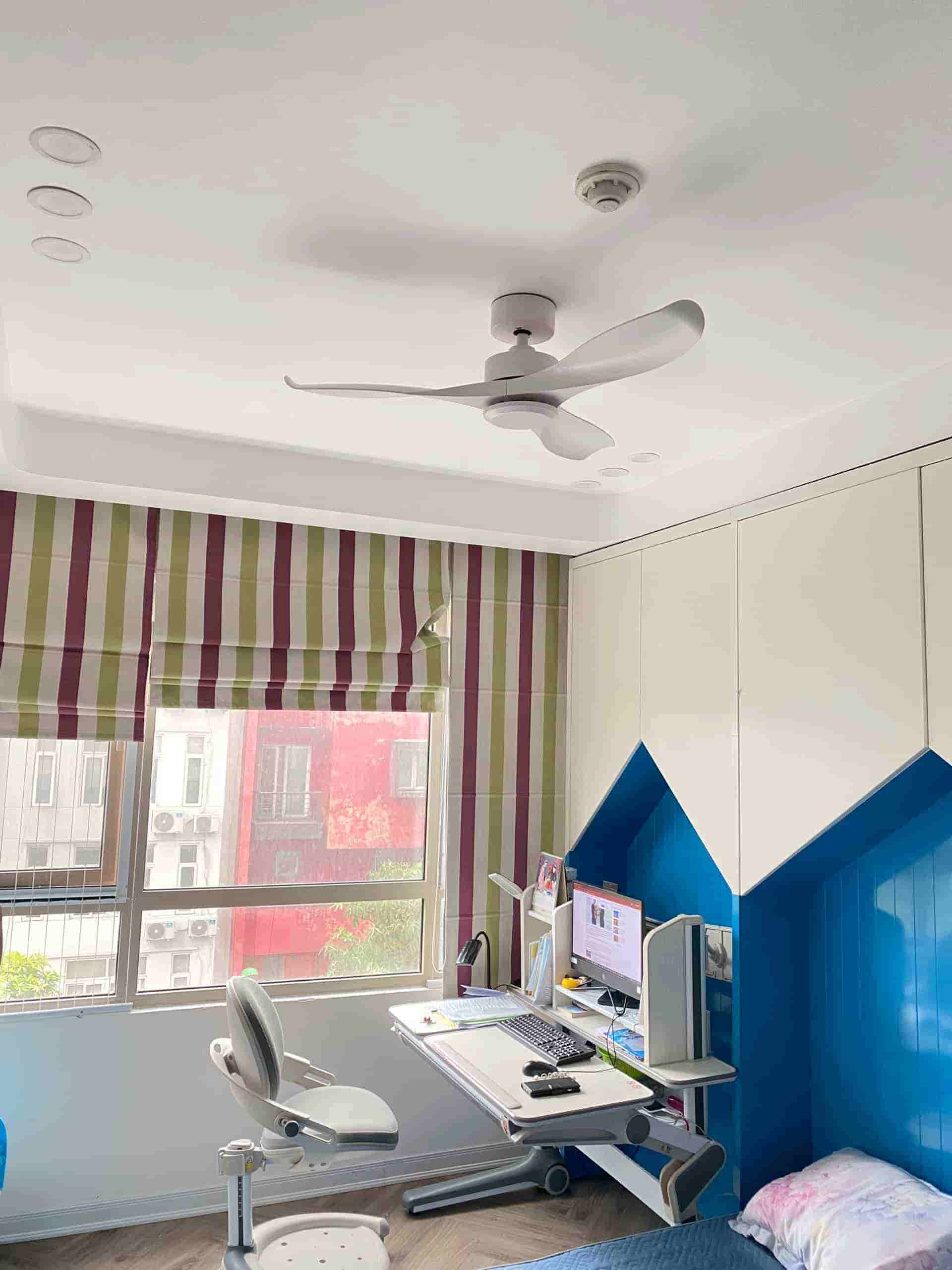 Quạt trần màu trắng LuxAire Curve 42
