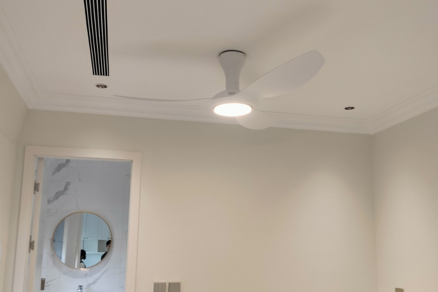 Quạt trần 3 cánh cho luồng gió mát đều khắp không gian