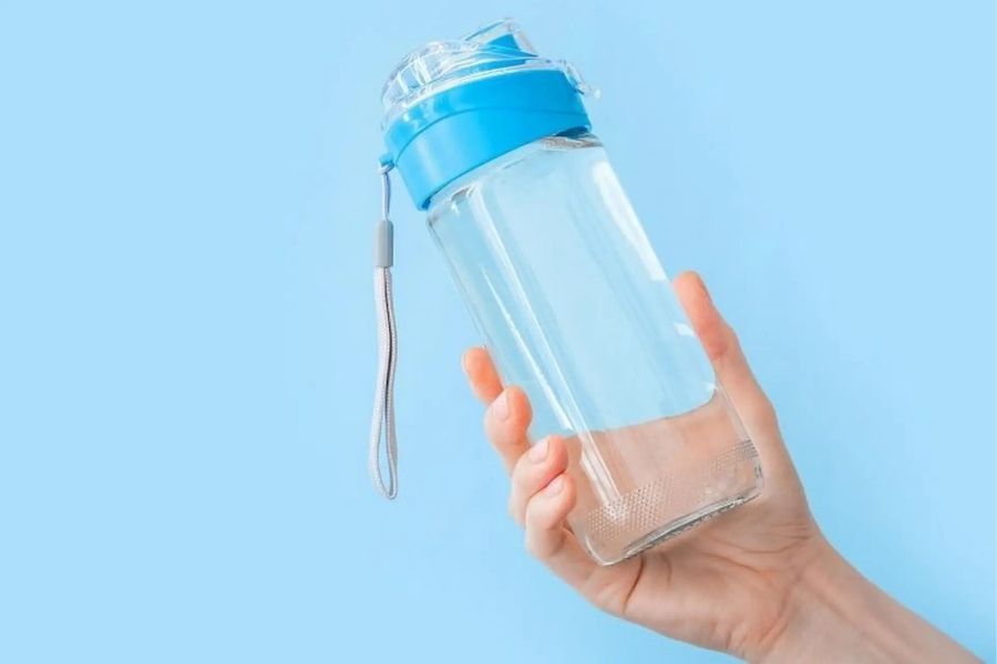Để nhựa Acrylic luôn giữ được độ bóng, độ trong và tuổi thọ lâu dài, người dùng cần chú ý đến cách vệ sinh và bảo quản trong quá trình sử dụng