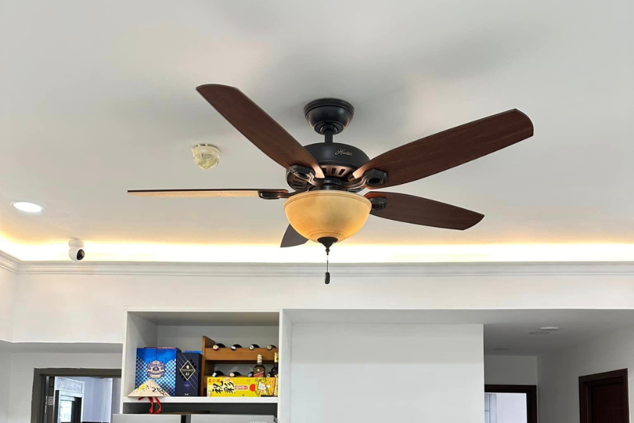 Quạt trần cổ điển kết hợp đèn trang trí
