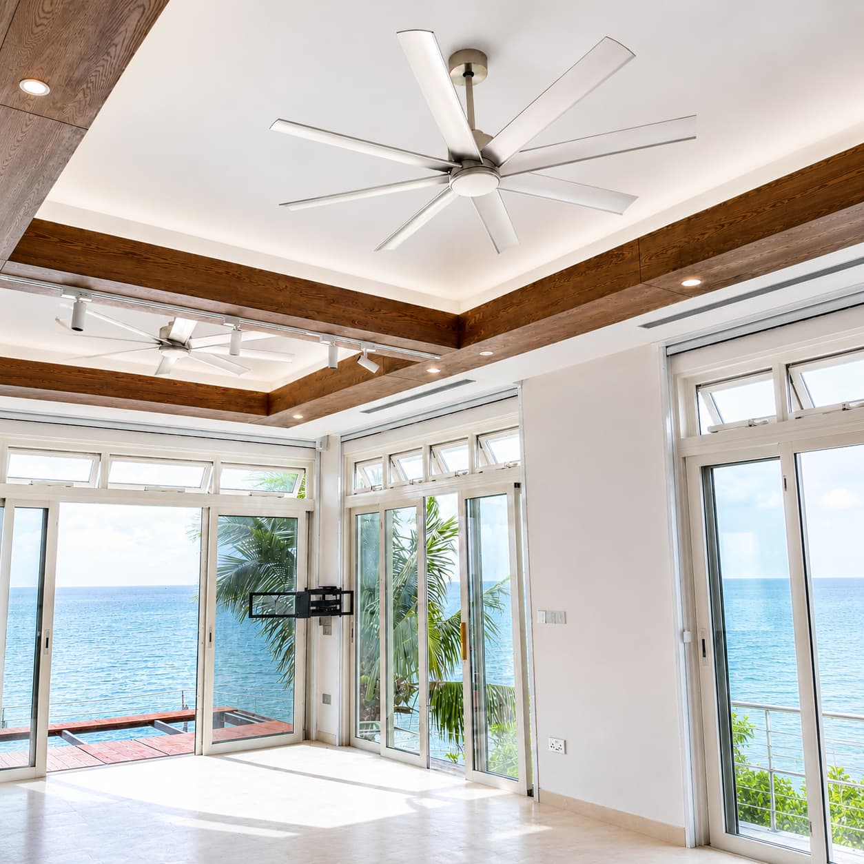 Hình ảnh thực tế lắp quạt trần LuxAire Xtreme tại LuxuryFan