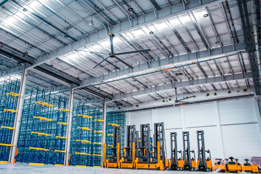 Quạt Trần Công Nghiệp HVLS có sải cánh lớn, gió phủ rộng