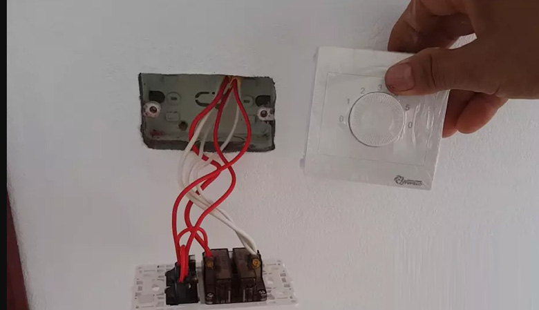 Lắp mặt che hộp số quạt trần