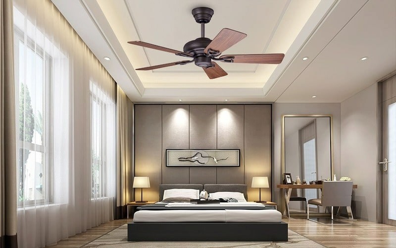 Kiểm tra vị trí lắp đặt và độ chắc chắn của hệ thống treo quạt trần để bảo đảm an toàn