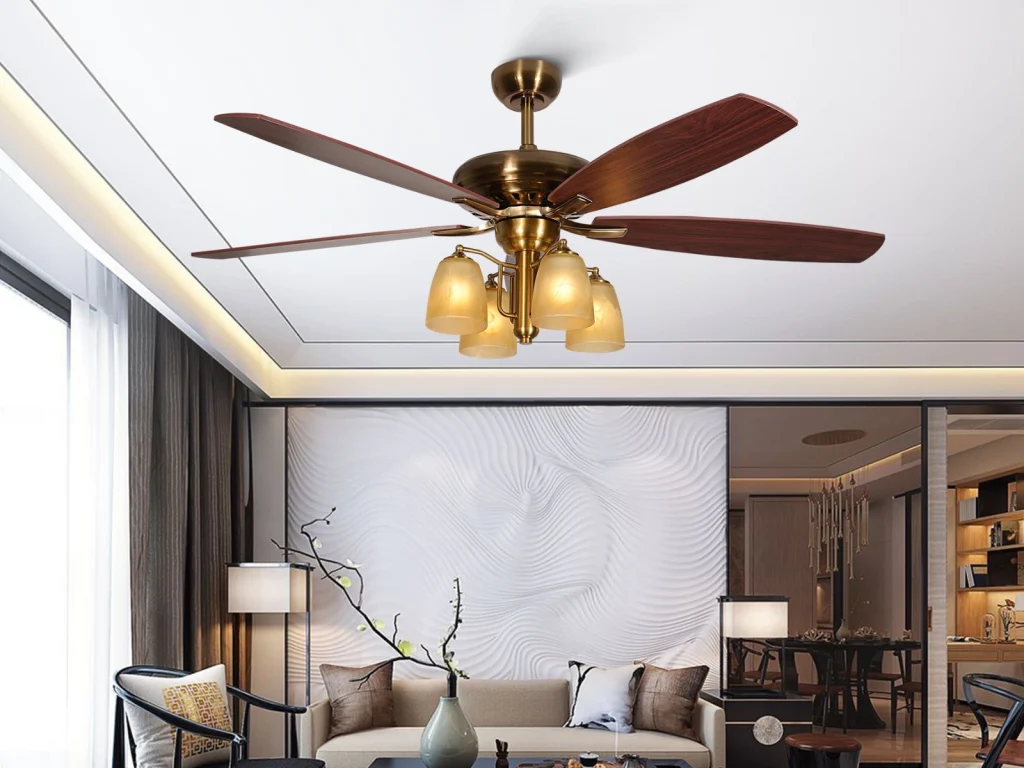 Quạt trần Fanxi Classic có đèn với 5 cánh gỗ và 4 chao thủy tinh cổ điển